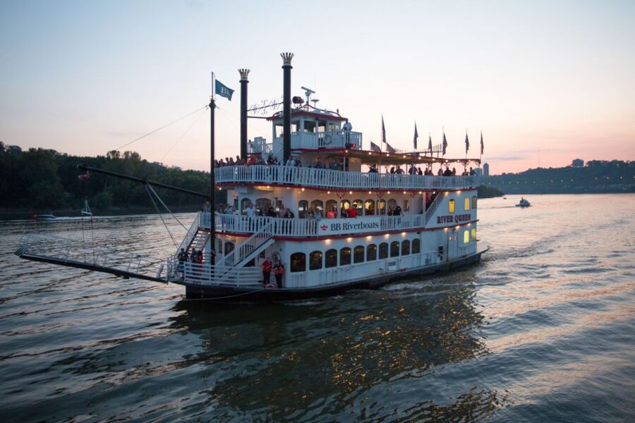 Cincinnati: Ohio River Cruise with Buffet Dinner - The food is good, but the setting does much of the work