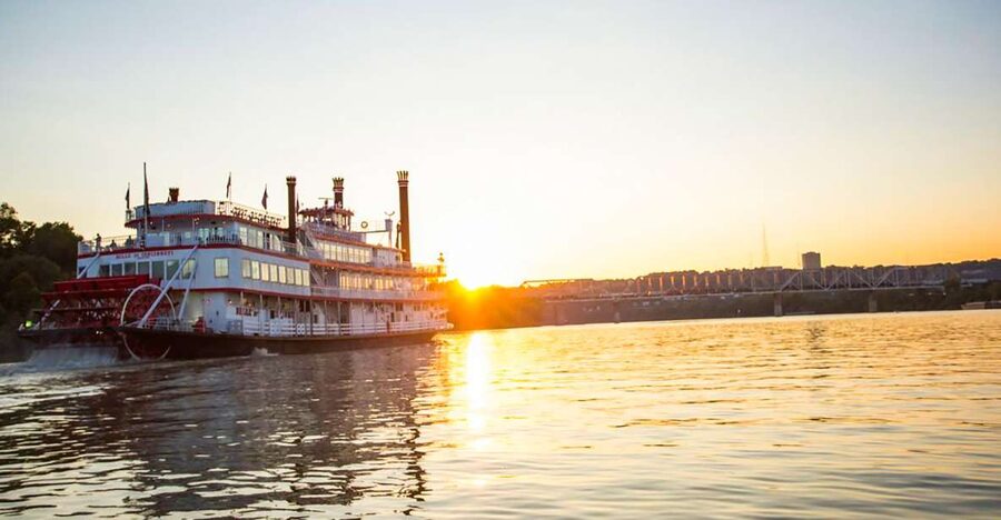 Cincinnati: Riverboat Cruise with Lunch and Entertainment - The meal begins soon after departure