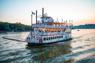 Cincinnati: Riverboat Cruise with Lunch and Entertainment