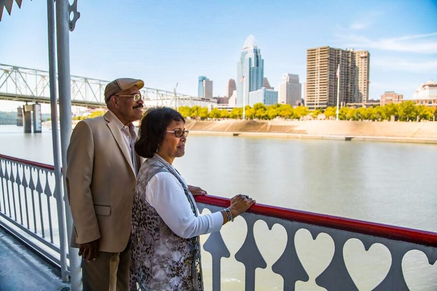Cincinnati: Riverboat Cruise with Lunch and Entertainment - Banjo music, local stories and the sound system
