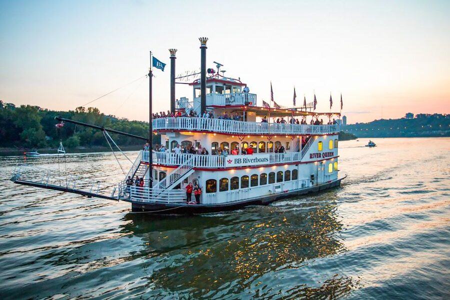 Cincinnati: Riverboat Cruise with Lunch and Entertainment - Boarding at Newport Landing beside Newport Aquarium