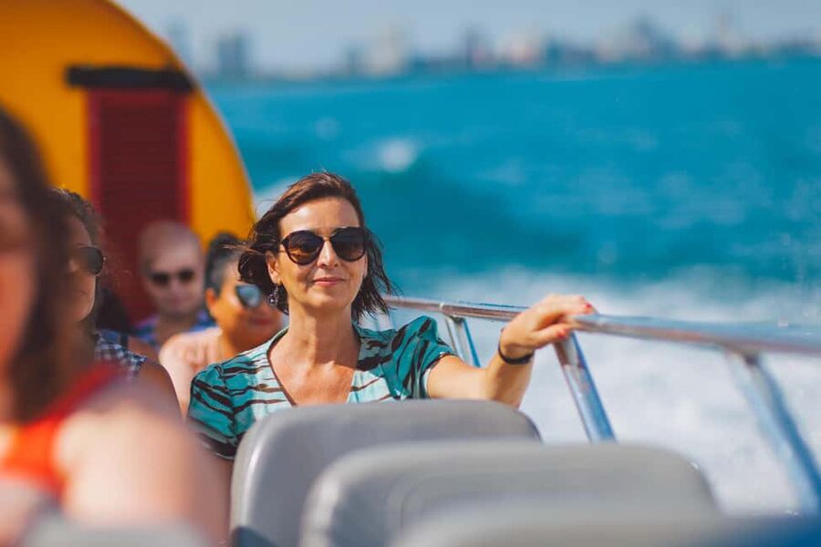 City Cruises Chicago: Seadog Lakefront Speedboat Ride - Tall towers, famous views, and the return route