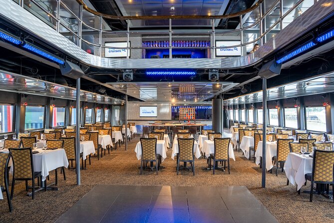 City Cruises New York: Signature Dinner Cruise - When the DJ takes over