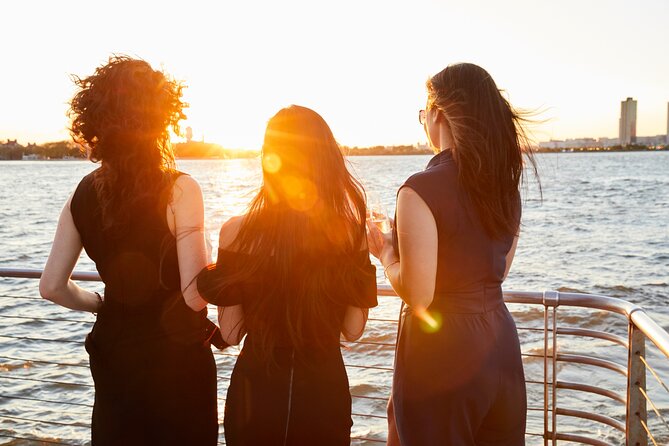 City Cruises New York: Signature Dinner Cruise - The buffet: plentiful, practical, and not the main event