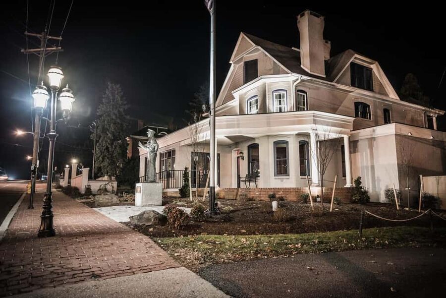 Civil War Ghosts: Echoes of the Fallen Gettysburg Ghost Tour - The Witness Tree and cemetery fence add quieter stories