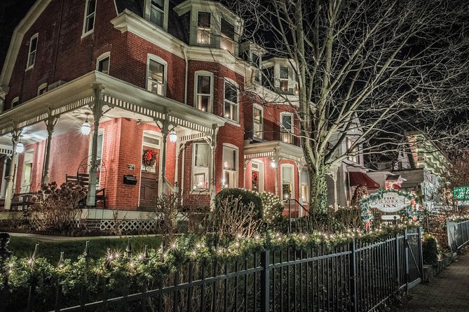 Civil War Ghosts: Echoes of the Fallen Gettysburg Ghost Tour - The Brickhouse Inn start sets the mood