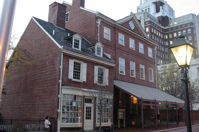 Dark Philly Adult Night Tour - What the guides do well, and where the tour can wobble