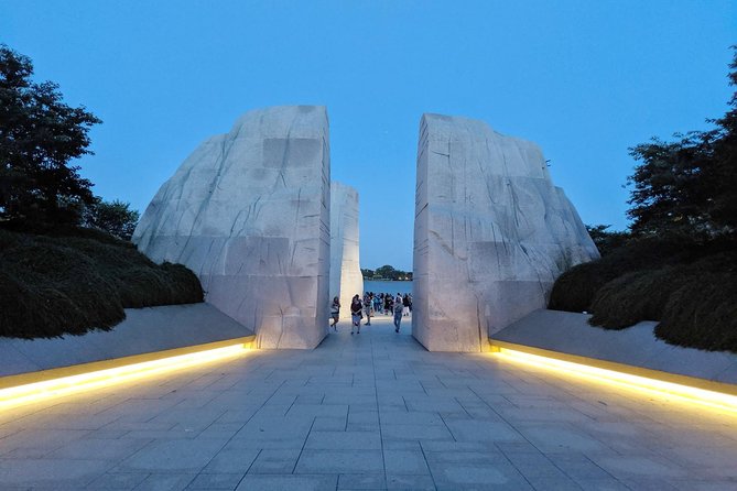 DC Memorials Night Tour: Glass-Roof Convertible Upgrade Option - Martin Luther King, Jr. Memorial and the Lincoln Memorial