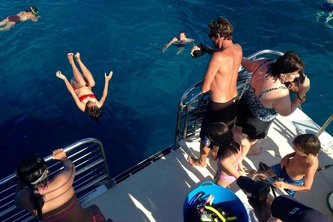 Deluxe Na Pali Morning Snorkel Tour on the Lucky Lady - Sailing past waterfalls, cliffs, and remote valleys