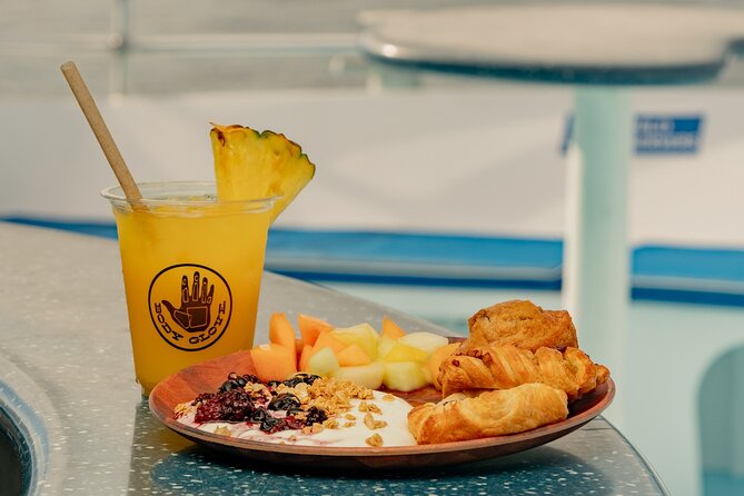 Deluxe Snorkel & Dolphin Watch Aboard a Luxury Catamaran from Kailua-Kona - BBQ lunch, drinks, and the premium cash bar