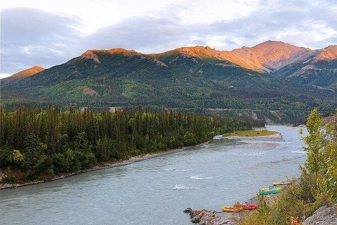 Denali Rafting Canyon Wave - Guides who do more than steer the raft