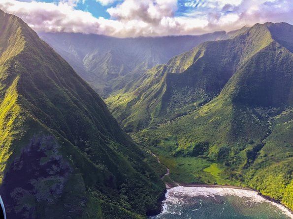 Doors Off West Maui and Molokai 45 minute Helicopter Tour - West Maui’s rainforest, beaches, and valleys