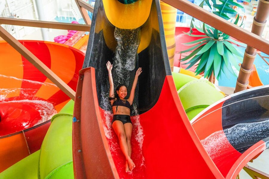 East Rutherford: Dreamworks Indoor Water Park Entry Ticket - A tropical water park four miles from New York City