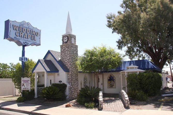 Elvis Themed Wedding or Vow Renewal at Graceland Wedding Chapel - Should you add the video and livestream?