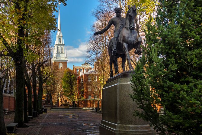 Entire Freedom Trail Walking Tour: Includes Bunker Hill and USS Constitution - From the State House to Park Street