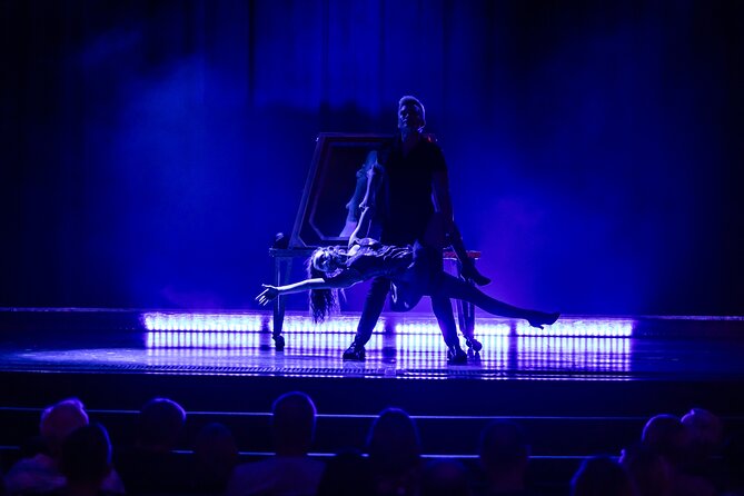 Escape Reality Branson Magic Dinner Show - Dinner after the magic