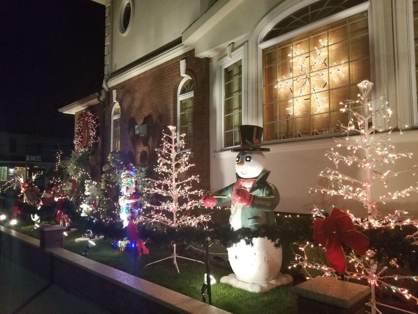 From Manhattan: 4-Hour Brooklyn Christmas Magic Tour - The one-hour walk through Dyker Heights