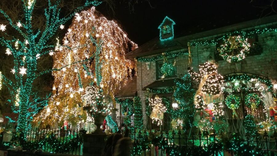From Manhattan: 4-Hour Brooklyn Christmas Magic Tour - The ride back through Brooklyn and Manhattan