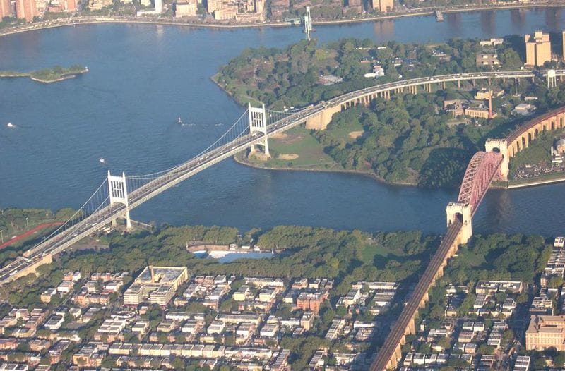 From Manhattan: 5-Hour Bronx, Queens, and Brooklyn Bus Tour - Who should book this tour?