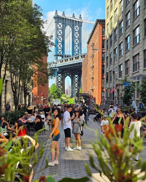 From Manhattan: 5-Hour Bronx, Queens, and Brooklyn Bus Tour - What the guide adds to the bus ride