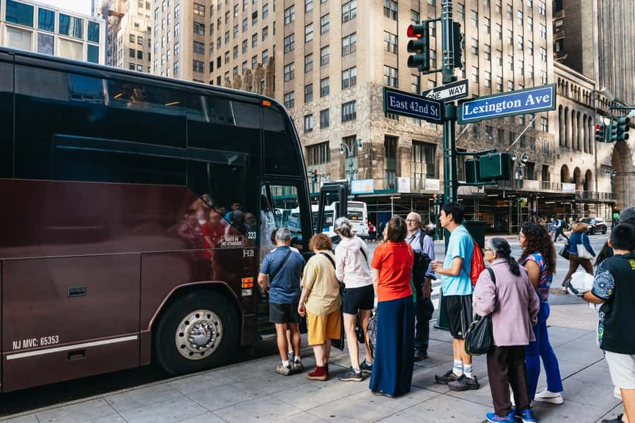 From Manhattan: Full-Day NYC Boroughs and Coney Island Tour - The guide makes or breaks the ride