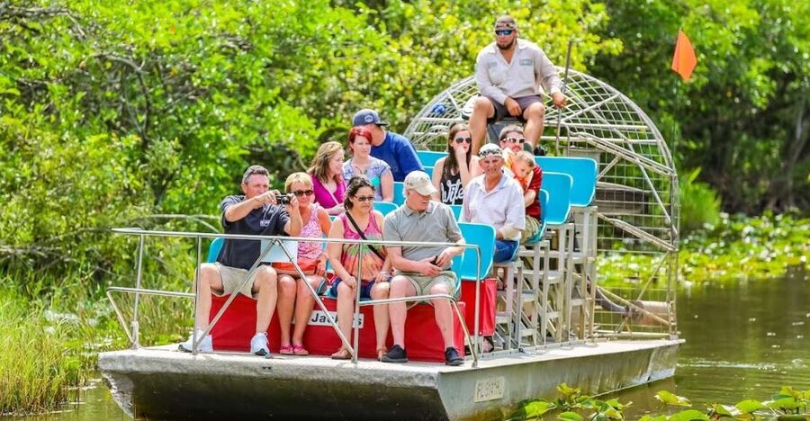 From Miami: Everglades Wildlife Show, Airboat & Bus Transfer - The 40-minute airboat ride through the River of Grass
