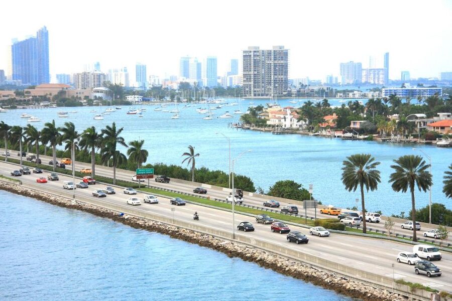 From Miami: Everglades Wildlife Show, Airboat & Bus Transfer - The optional 2.5-hour Miami city tour