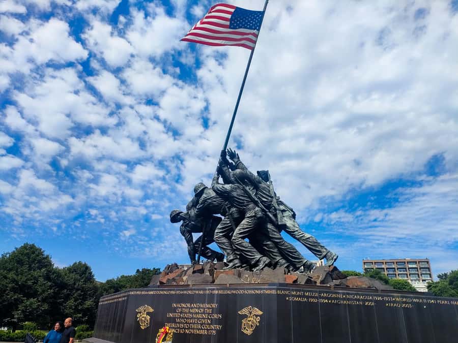 From New York City: Washington and Philadelphia 1-Day Tour - Washington DC: monuments before museums
