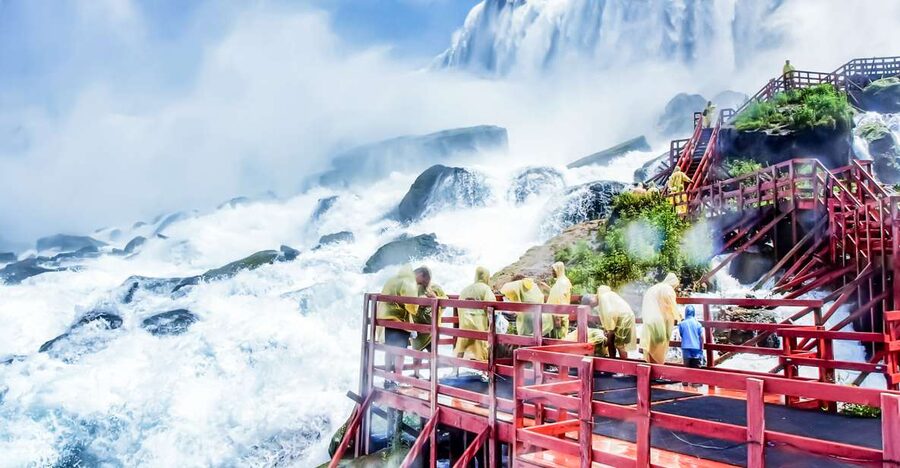 From NYC: 1-Day Niagara Falls Tour - Guides, languages, and group rhythm