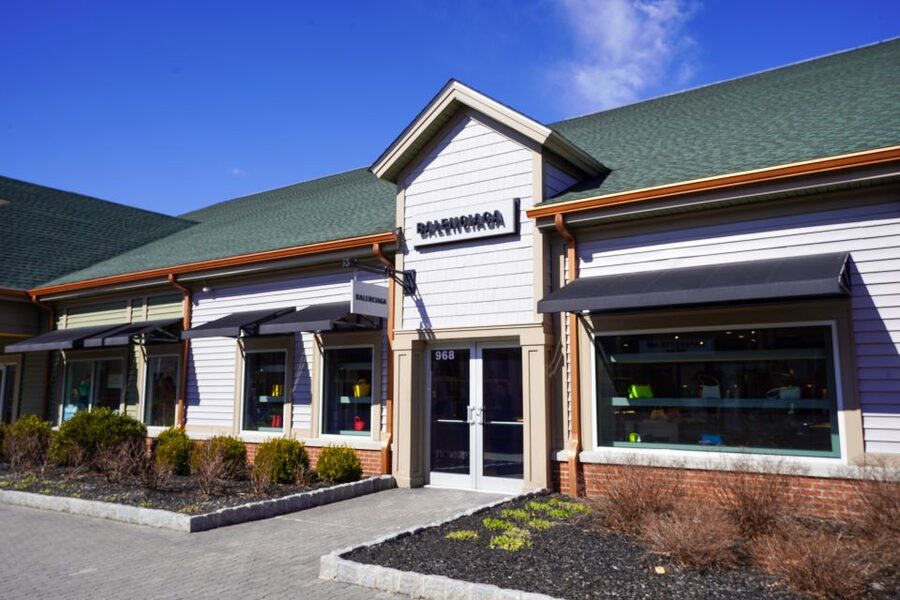 From NYC: Woodbury Common Premium Outlets Shopping Tour - Shopping the 220-store lineup