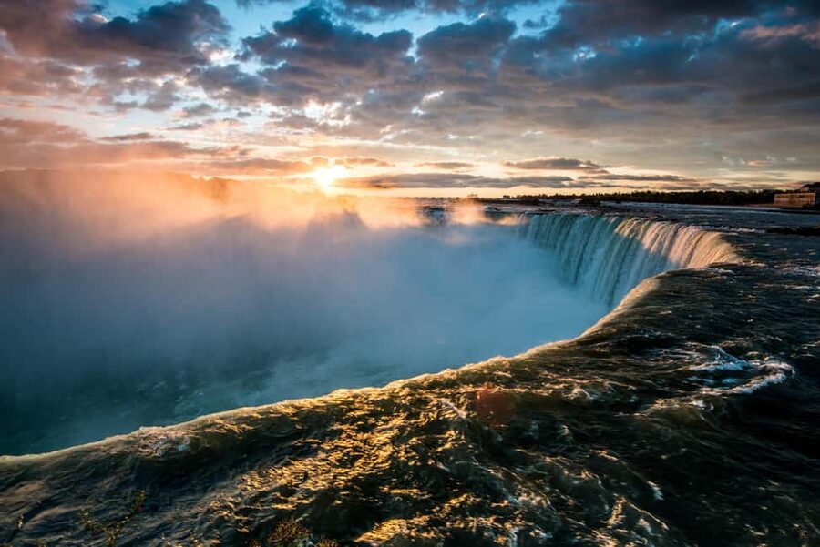 From Toronto: Niagara Falls Tour with Cruise & Maple Tasting - The optional helicopter flight