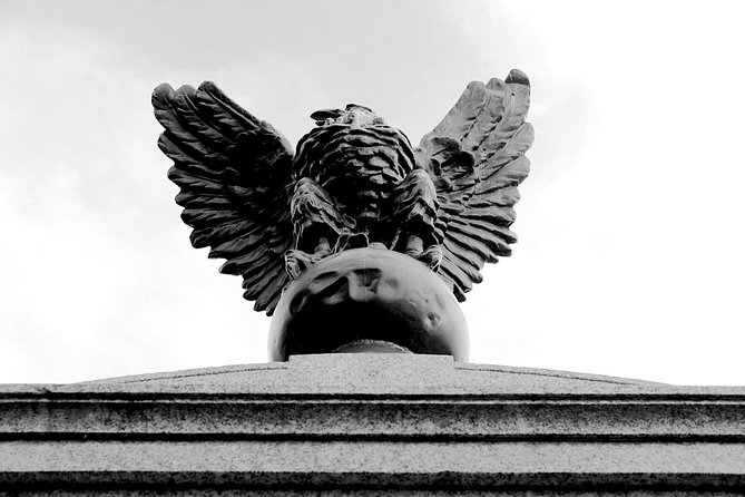 Genteel and Bard's Savannah Dark History and Ghost Encounter Walking Tour - Colonial Park Cemetery and the city’s buried past