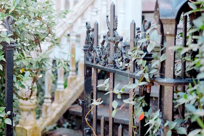 Genteel and Bard's Savannah History Walking Tour - How the guide and audio work together