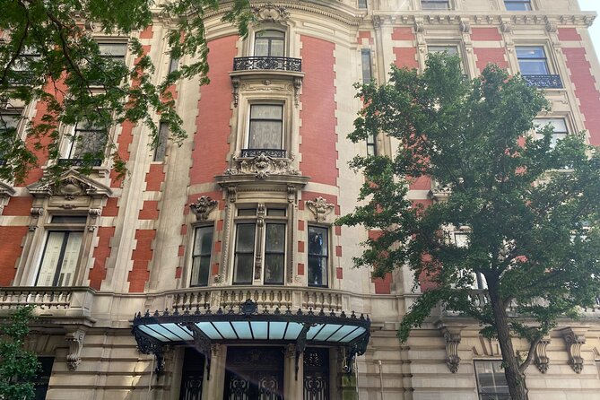 Gilded Age Mansions Tour in New York - The Metropolitan Museum of Art and modern Gilded Age glamour