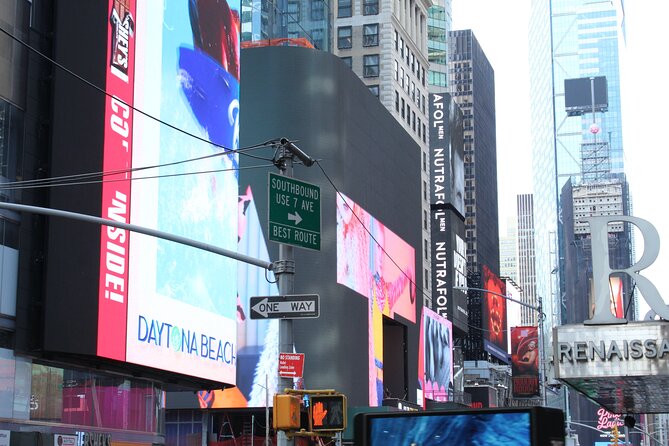 Gray Line New York Fully Guided 5 Hour Sightseeing Tour - What this New York tour is trying to do