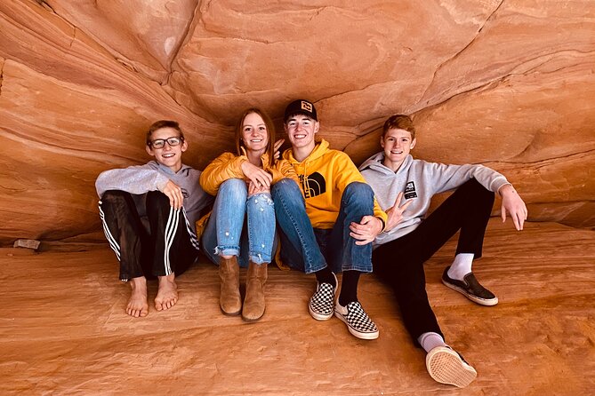 Guided Hike through Peek-a-Boo Slot Canyon (Small Group) - Guides make the short route more interesting