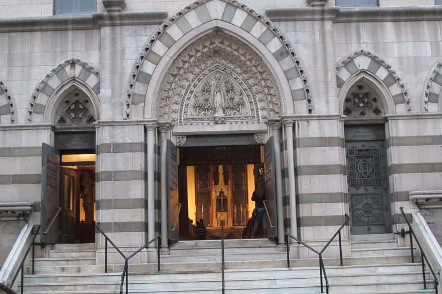 Harlem: Central Harlem Sunday Gospel with Locals - Dress, bags, and the small details that matter