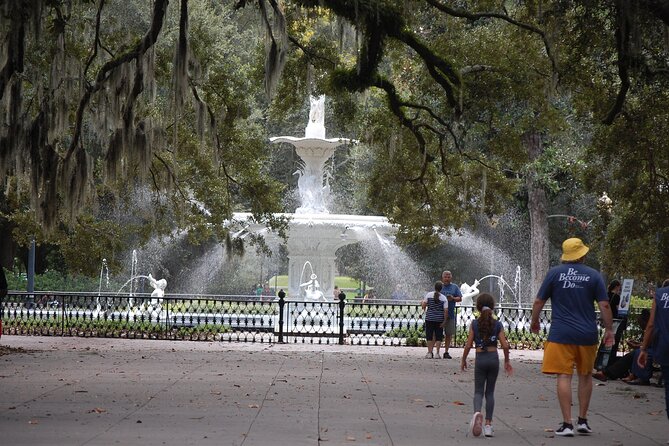 Heart of Savannah History Walking Tour - 2hr - Chippewa Square and Savannah’s movie fame