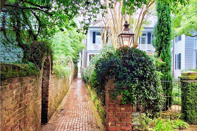 Hidden Alleyways and Historic Sites Small-Group Walking Tour - Why Charleston’s alleys are worth two hours