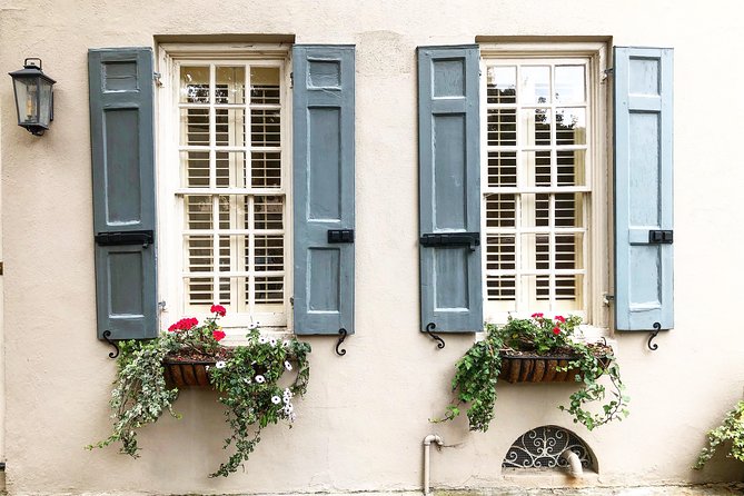 Historic Charleston Guided Sightseeing Walking Tour - Starting at City Hall and the Four Corners of Law
