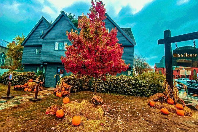 History and Hauntings of Salem Guided Walking Tour - Walking through the McIntire Historic District