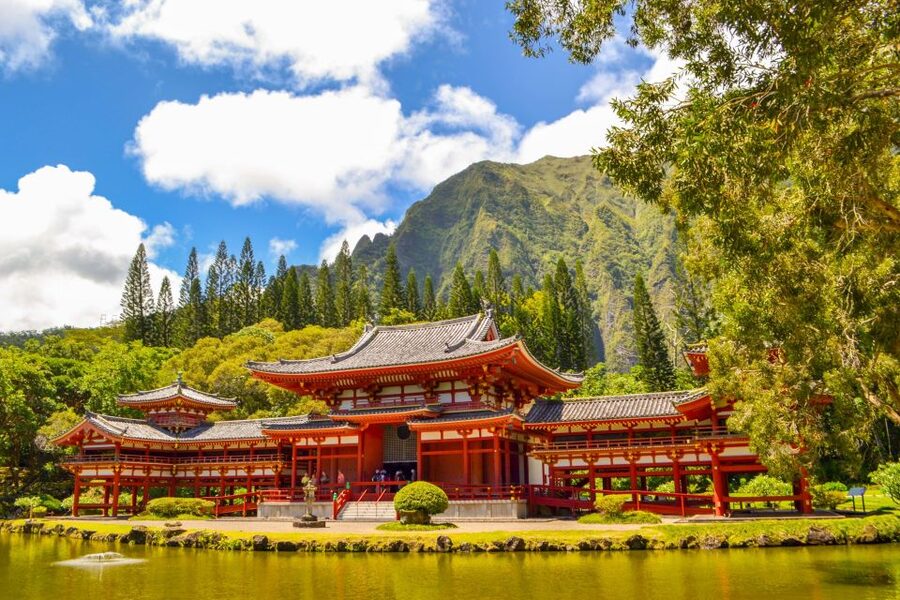 Honolulu: Oahu Island Full-Day Guided Tour by Bus with Lunch - A quiet visit to Byodo-In Temple