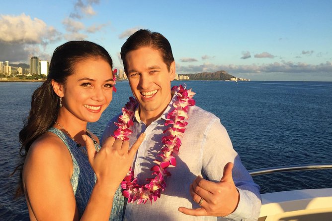 Honolulu: Pacific Star Sunset Dinner Cruise and Show - Starting at Aloha Tower Marketplace