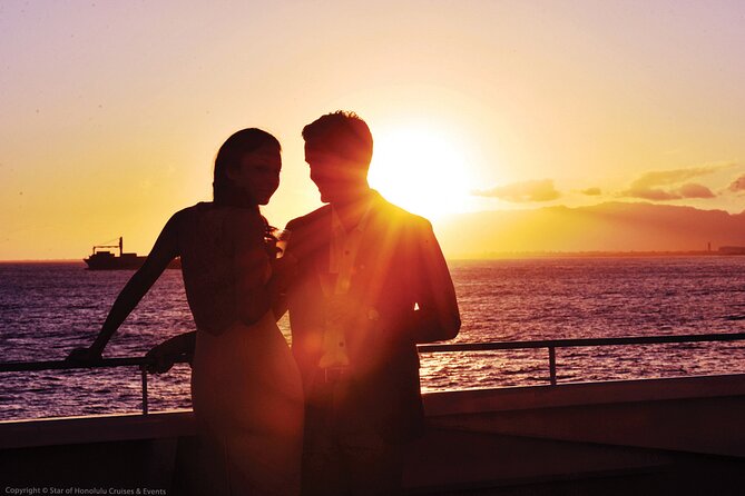 Honolulu: Pacific Star Sunset Dinner Cruise and Show - Sunset Views Along Oahu’s Coast