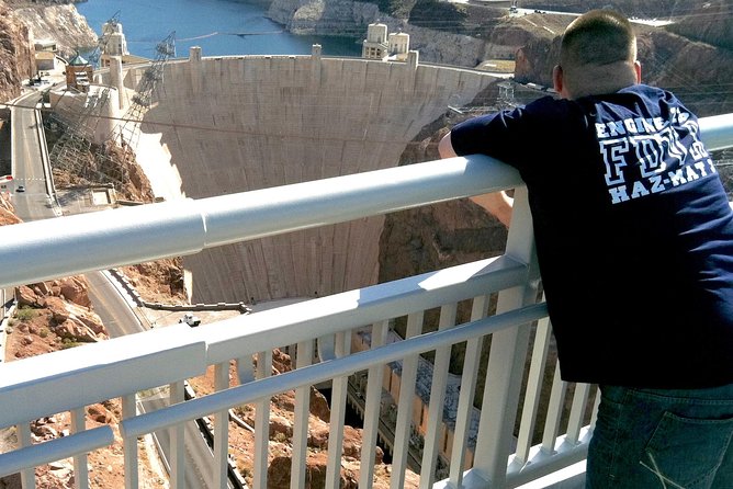 Hoover Dam Comedy Tour with Lunch and Comedy Club Tickets - Boulder City’s worker houses and old hotel