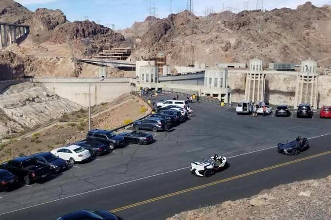Hoover Dam Highlights Tour from Las Vegas, WiFi - Walking across Hoover Dam is the main event
