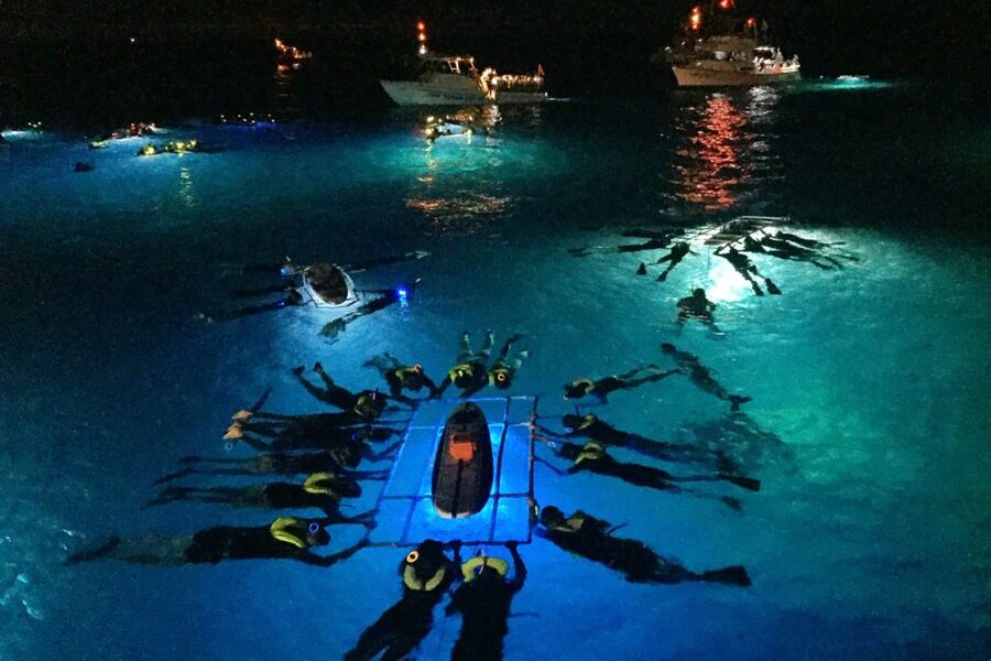 Kailua Kona: Night Manta Ray Adventure on the Big Island - Getting into the water without panic