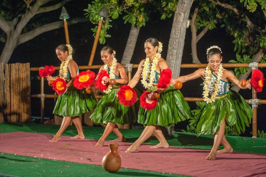 Kailua-Kona: Voyagers of the Pacific Luau with Buffet Dinner - Who will enjoy Voyagers of the Pacific most?