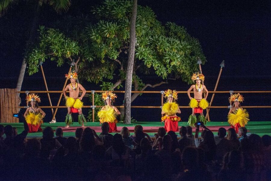 Kailua-Kona: Voyagers of the Pacific Luau with Buffet Dinner - The cultural show moves from story to spectacle