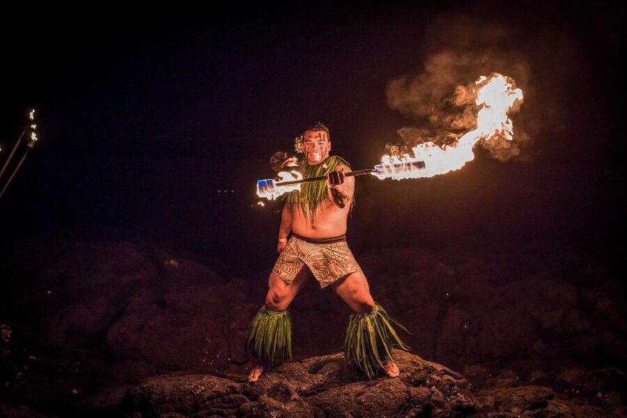 Kailua-Kona: Voyagers of the Pacific Luau with Buffet Dinner - The Samoan fire knife finale earns its place